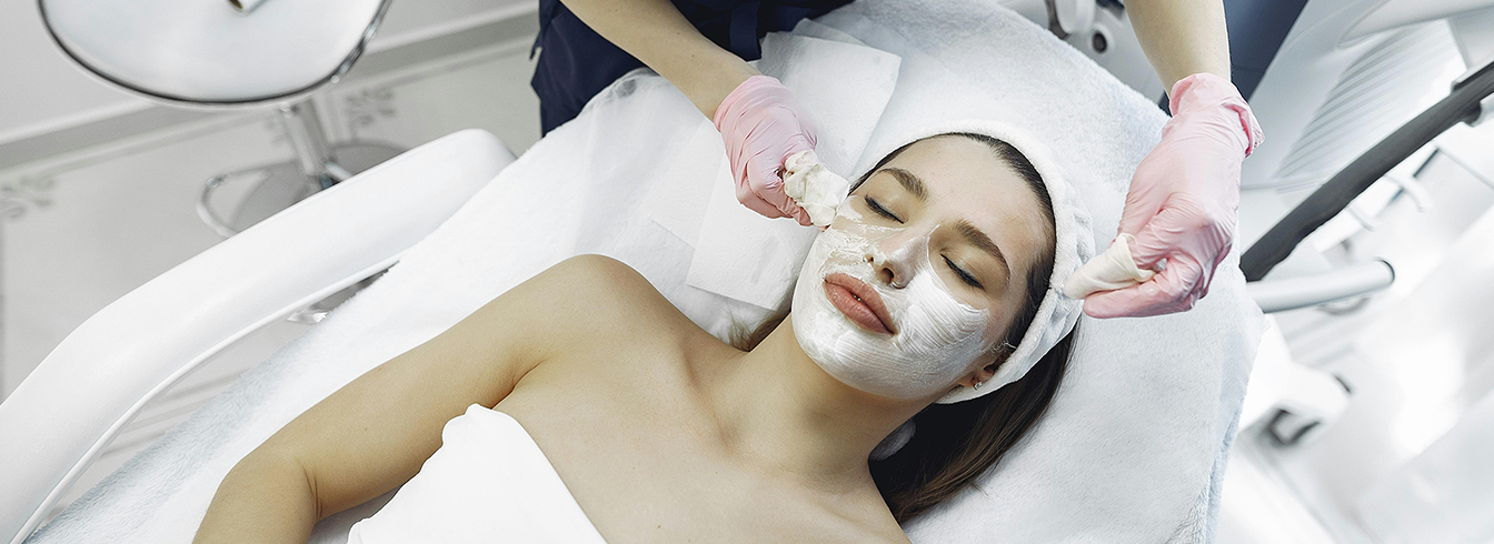 HydraFacial skin treatment at Aurecutis