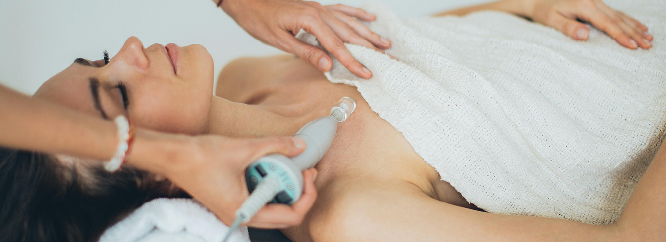 Microcurrent facial therapy at Aurecutis