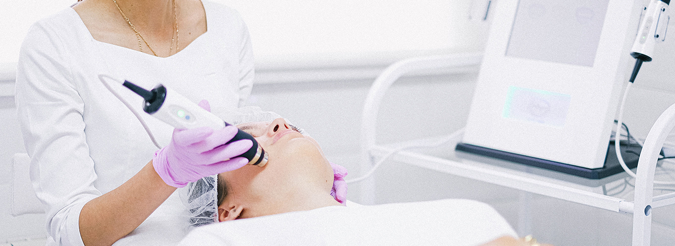 Ultrasound facial cleansing at Aurecutis
