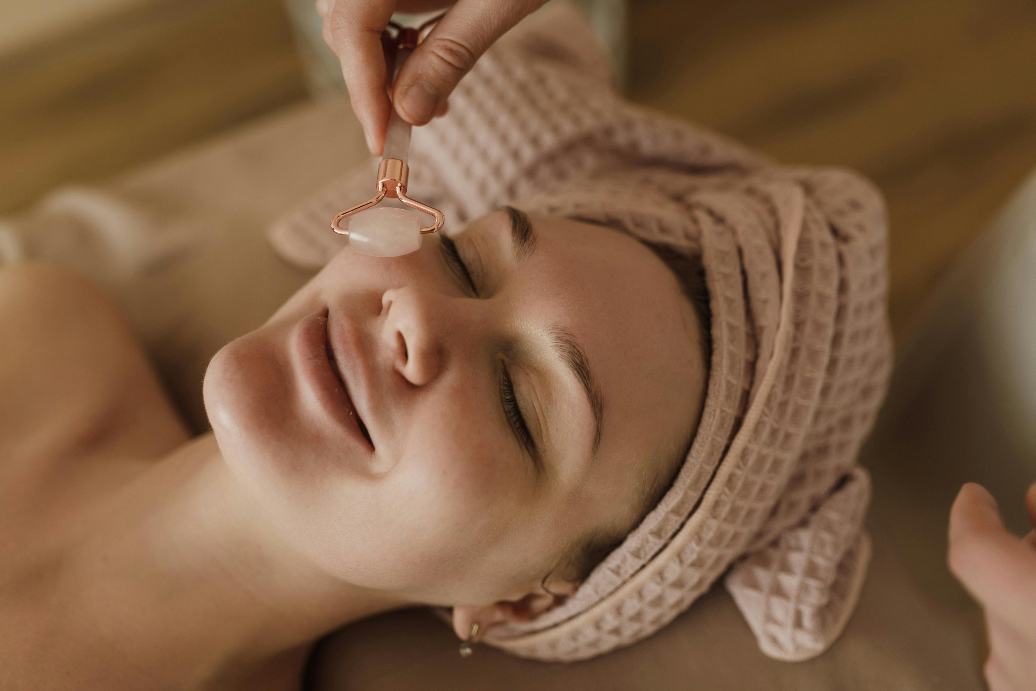Facial Massage: Relaxation That Transforms Your Skin